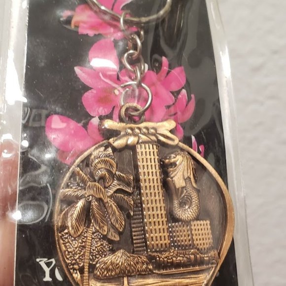 NEW Singapore Key chain Souvenir Key chain… - Picture 2 of 3